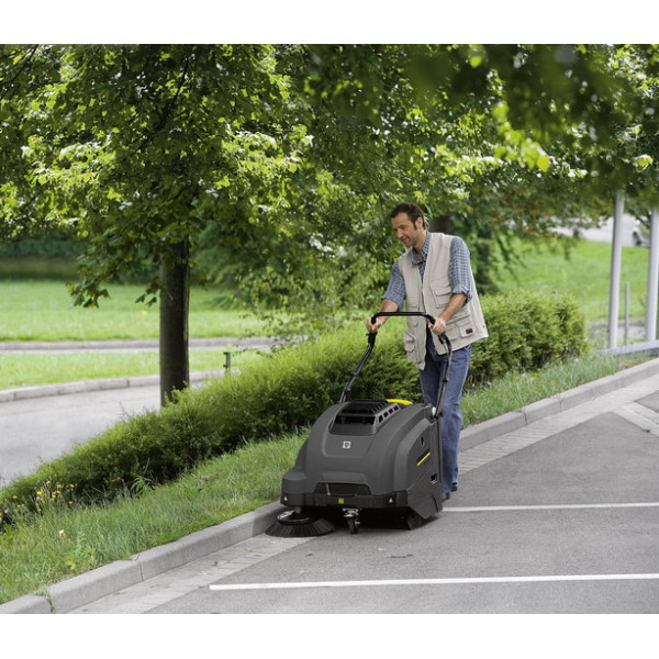 Подметально-всасывающая машина Karcher KM 75/40 W G Подметально-всасывающая машина Karcher KM 75/40 W G